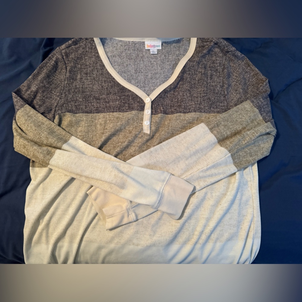 Lularoe XL green and beige ombré tee Like New